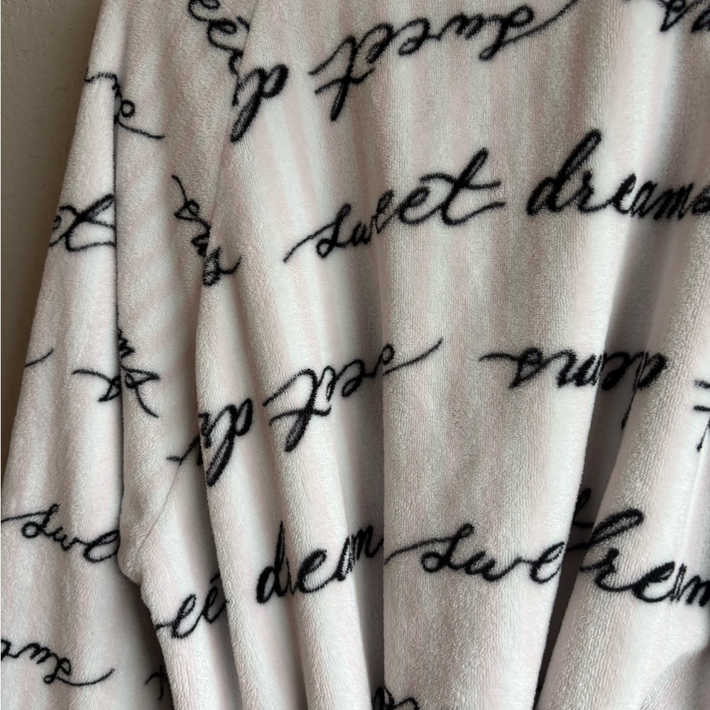 Victoria's Secret Pink Stripe Classic Script Plush Robe - Picture 8 of 10